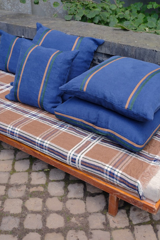 max lifestyle pillow cover