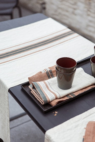 Gypsum: Table runner