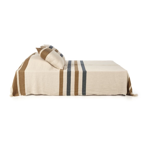 Julian: Coverlet