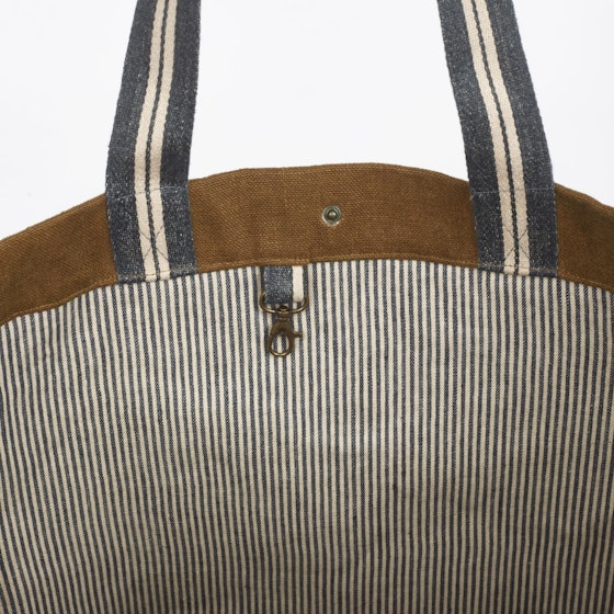 Miles: Shouldersac